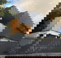 Lucent Art House  Stirling Curated Accommodation - Darwin Holiday
