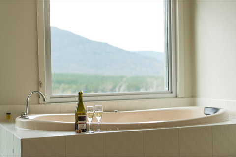 Macedon Ranges Hotel & Spa - Darwin Holiday 1