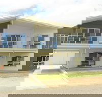 Mare E Amici - Darwin Holiday