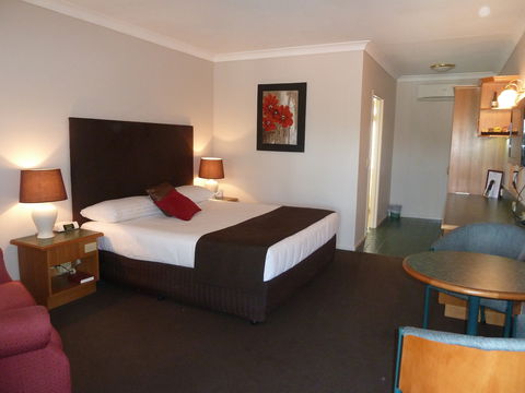 McNevins Logan Park Motel - Darwin Holiday 1