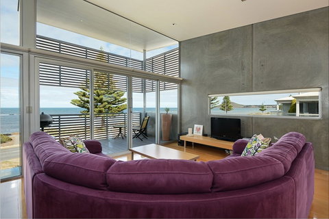 New York Loft Style Waterfront 3BR Holiday Home - Darwin Holiday 0
