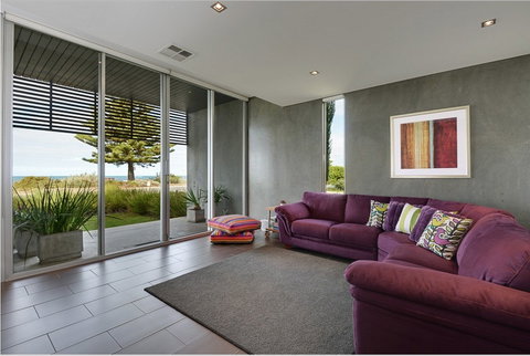 New York Loft Style Waterfront 3BR Holiday Home - Darwin Holiday 2