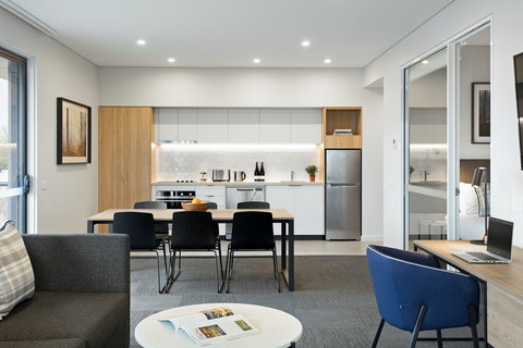 Quest Orange - Darwin Holiday 2