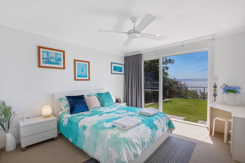 Rainbows End - Darwin Holiday 0