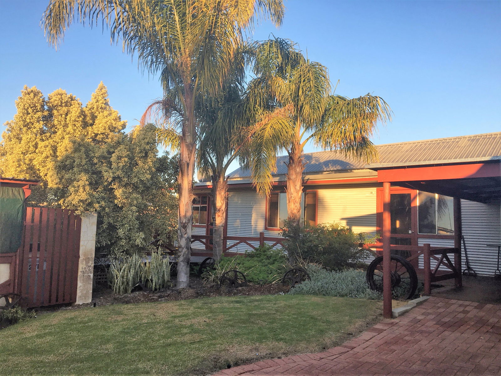 Yathroo WA Darwin Holiday