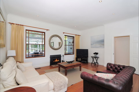 Rivermist - Darwin Holiday 0