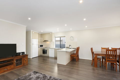 Silver Hill Townhouse - Darwin Holiday 1