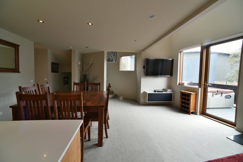 Snowstream 4 - Darwin Holiday 1