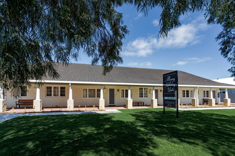 Albany Holiday Units - Darwin Holiday 0