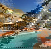 Cairns Queenslander Hotel and Apartments