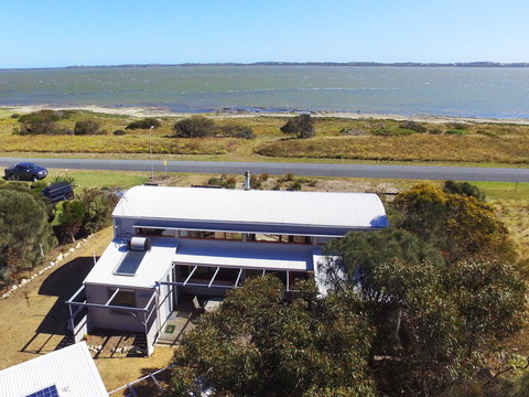 Coorong Aurora - Breathtaking Waterfront Escape - Darwin Holiday 0