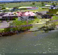 Cranford Waterfront Cottage - Darwin Holiday
