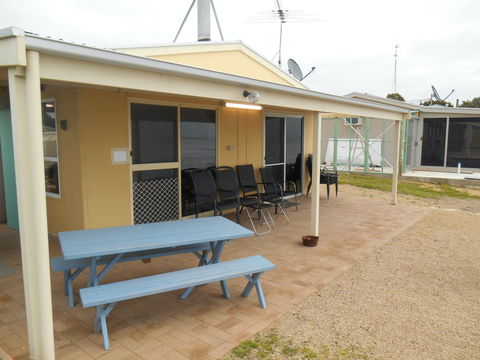 Dot N Pats - Darwin Holiday 0