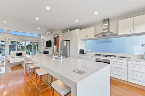 Elanora - Darwin Holiday 2