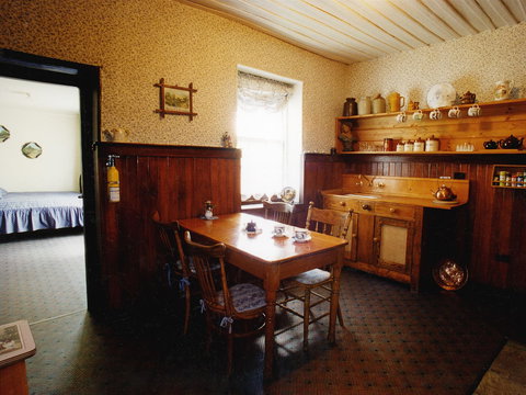 Hamilton's Cottage Collection And Country Gardens - Emmas Cottage - Darwin Holiday 2