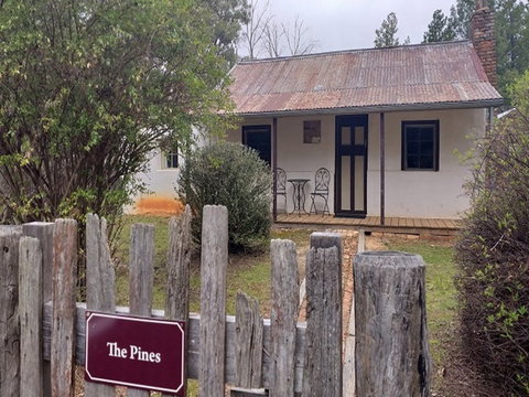 Hill End Pines Cottage - Darwin Holiday 0