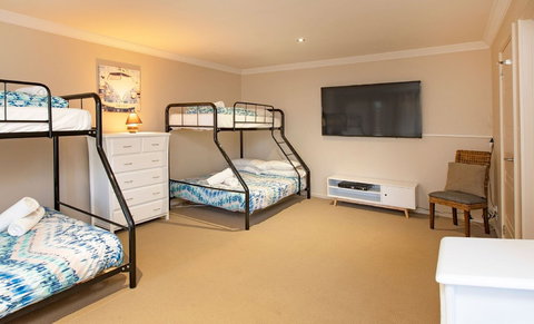 Khione 1 - Darwin Holiday 2