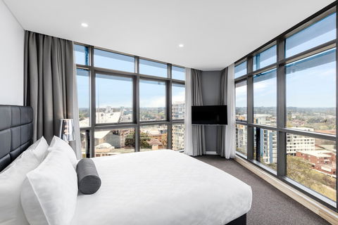 Meriton Suites Church Street, Parramatta - Darwin Holiday 1