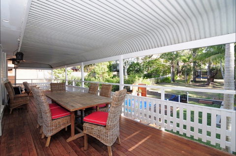 Poolside  Jervis Bay - Darwin Holiday 1