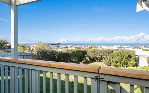 Seashells - Darwin Holiday 0