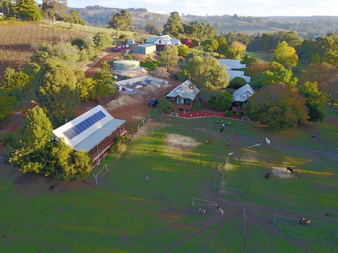 Sunnyhurst Chalets Farmstay - Darwin Holiday 0