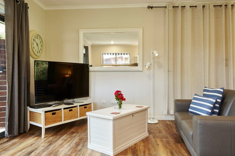 Tessies Studio At Bright - Darwin Holiday 1