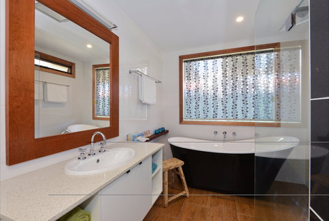 Trafalgar Premium Vintage Suites - Darwin Holiday 0