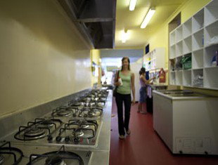 Britannia On William - Darwin Holiday 1