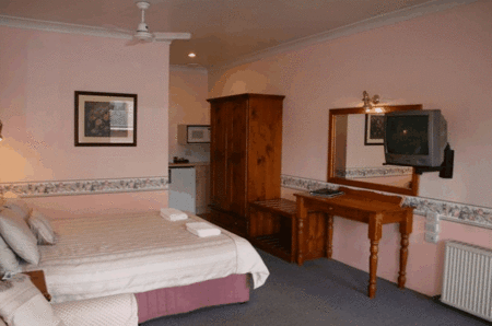 New England Motor Inn - Darwin Holiday 1