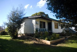 Bow River Cottage - Darwin Holiday 1