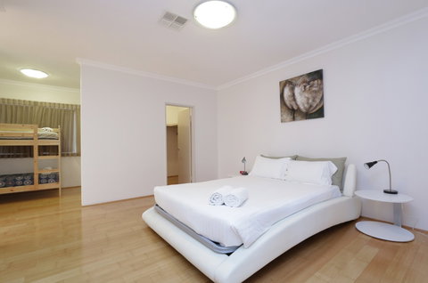 Antonas Verandah Apartments - Darwin Holiday 5