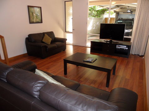 Adelaide Serviced Accommodation - Archer Townhouse - Darwin Holiday 0