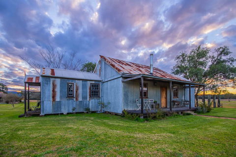 Blaxland's Cottage - Darwin Holiday 0