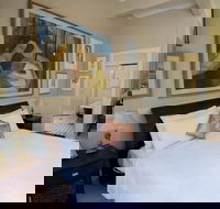 Chalet Guesthouse and Studio