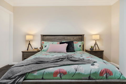 Crooked Lane - Darwin Holiday 1