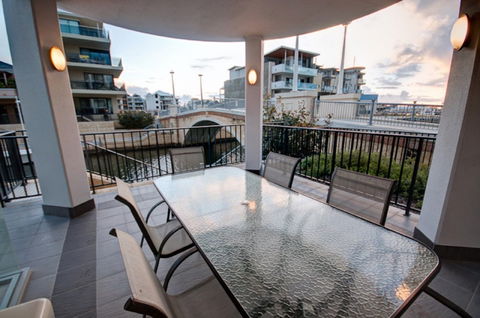 Dolphin Quay 3 Bedroom Apartment - Darwin Holiday 1