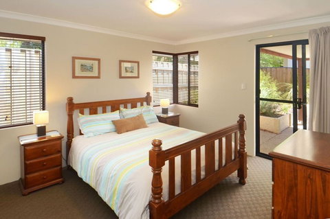 Dunsborough Escape - Darwin Holiday 1