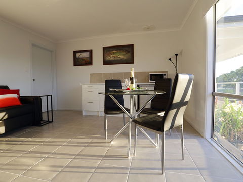 Gumnut Getaway - Couples Creative Art Retreat - Darwin Holiday 1