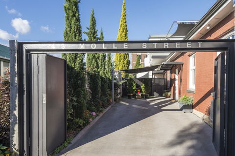 Hobart Cityscape Apartment 4 Studio - Darwin Holiday 0