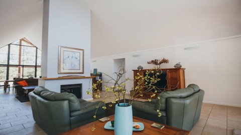 Kangaroo Retreat Holiday House - Darwin Holiday 1