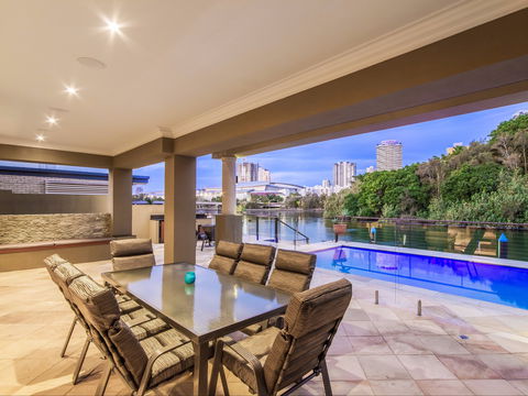 Lakeland Keys Broadbeach - Vogue Holiday Homes - Darwin Holiday 1