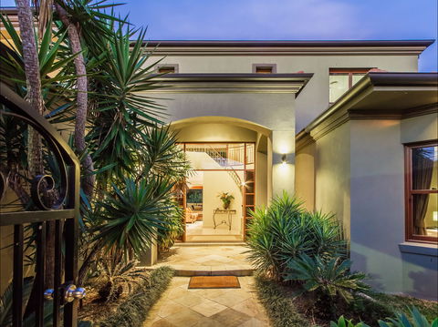 Lakeland Keys Broadbeach - Vogue Holiday Homes - Darwin Holiday 2