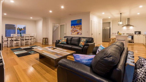 Little Hamptons - Darwin Holiday 1