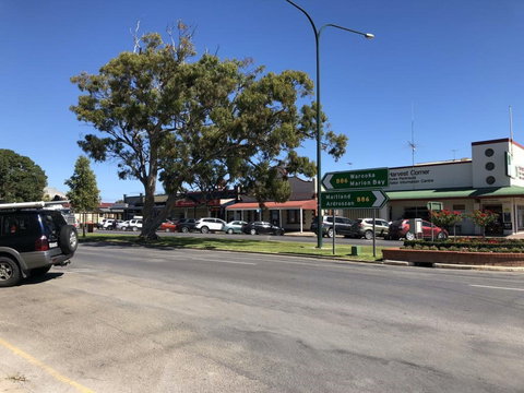 Minlaton Hotel - Darwin Holiday 1