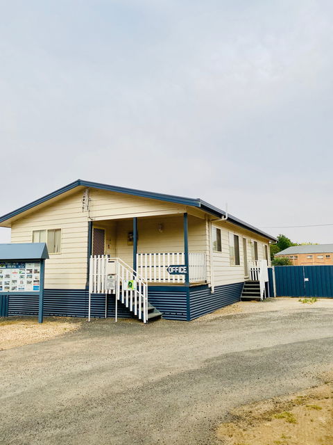 Molong Caravan Park - Darwin Holiday 2