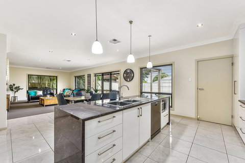 Mount Gambier Apartments - Accommodation On Lansell 1 - Darwin Holiday 1