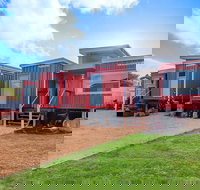 Retro River Rest Luxury Shipping Container House - Darwin Holiday