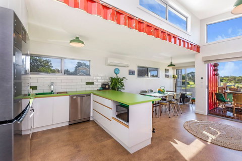 Retro River Rest Luxury Shipping Container House - Darwin Holiday 1