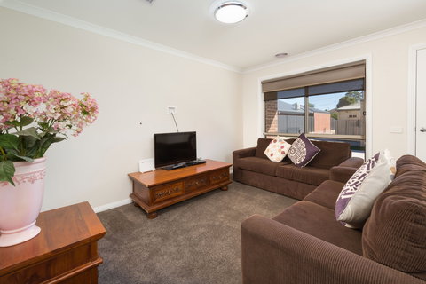 Seclusion On Bellevue - Darwin Holiday 1