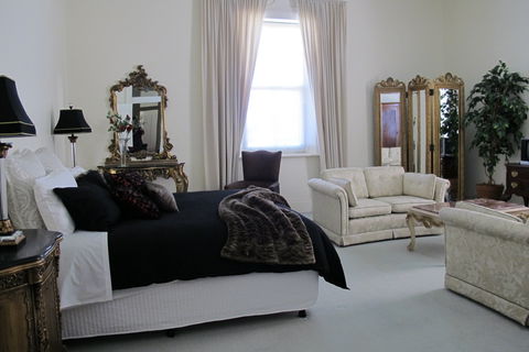 Stanley Grammar Country House - Darwin Holiday 1